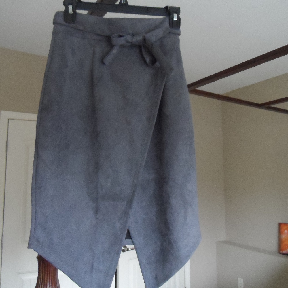 Grey pencil skirt